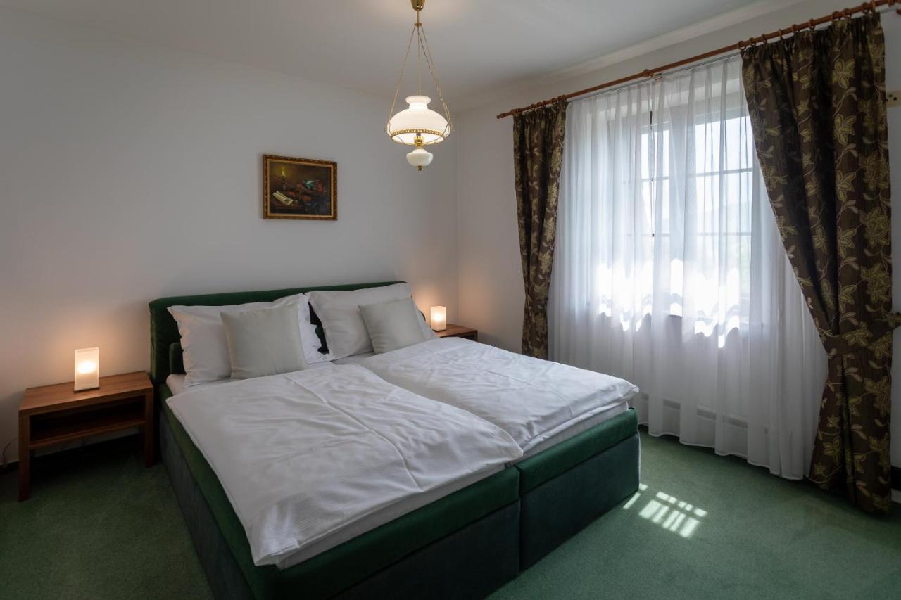 Hotel Zamecek Pod Hradem Stary Jicin 111 Exterior photo