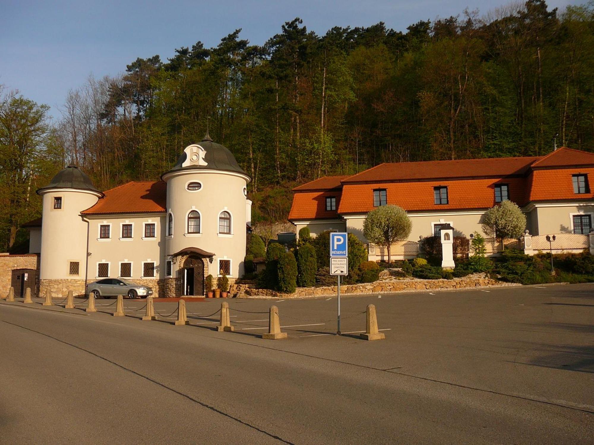 Hotel Zamecek Pod Hradem Stary Jicin 111 Exterior photo