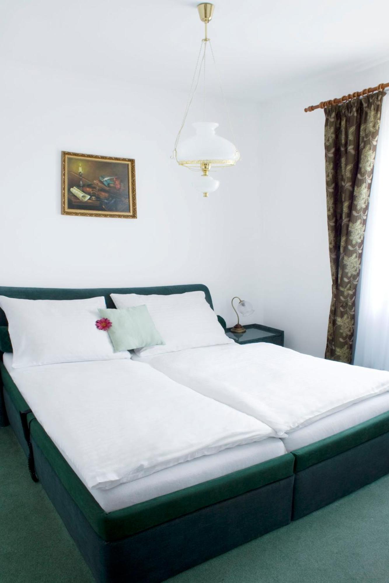 Hotel Zamecek Pod Hradem Stary Jicin 111 Exterior photo